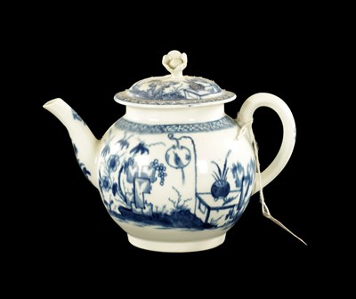 Lot 147 - A MID 18TH CENTURY WORCESTER TEAPOT