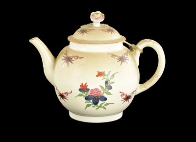 Lot 267 - A LATE 18TH CENTURY WORCESTER PORCELAIN TEAPOT