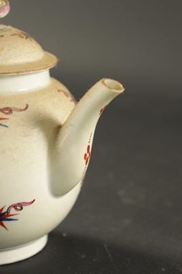 Lot 267 - A LATE 18TH CENTURY WORCESTER PORCELAIN TEAPOT