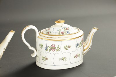 Lot 289 - THREE LATE 18TH CENTURY ENGLISH PORCELAIN TEAPOTS AND TWO PEARLWARE COFFEE POTS