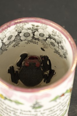 Lot 137 - AN EARLY 19TH CENTURY SUNDERLAND LUSTRE FROG MUG WITH FARMER'S ARMS