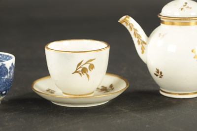 Lot 235 - A LATE 18TH CENTURY CAUGHLEY TOY TEAPOT, TEABOWL AND SAUCER WITH TEABOWL