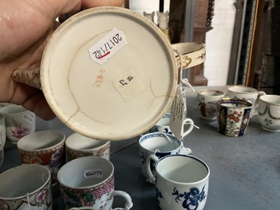 Lot 385 - A LATE 18TH CENTURY DERBY YELLOW GROUND TEAPOT AND A BARREL SHAPED TEAPOT CIRCA 1820