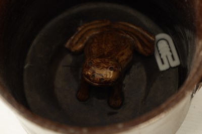 Lot 382 - A SLIPWARE TOBACCO JAR AND A LARGE SLIPWARE LOVING CUP WITH FROG CIRCA 1900