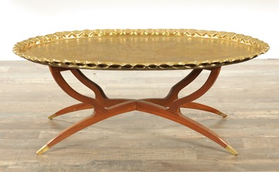 Lot 413 - A LARGE 20TH CENTURY EASTERN LARGE OVAL TRAY TOP COFFEE TABLE