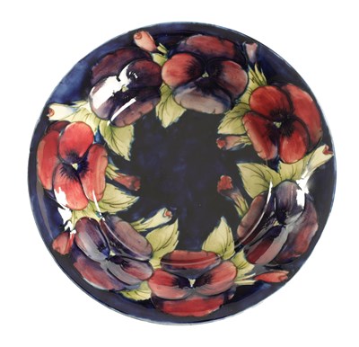 Lot 69 - A 1930'S MOORCROFT LARGE SHALLOW FRUIT DISH