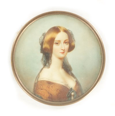 Lot 915 - A 19TH CENTURY FINELY PAINTED MINIATURE PORTRAIT ON IVORY OF A YOUNG LADY