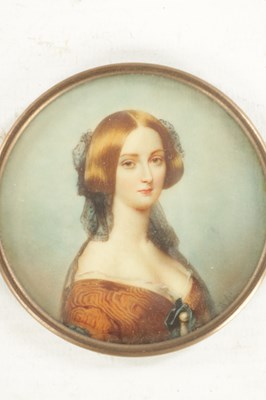 Lot 915 - A 19TH CENTURY FINELY PAINTED MINIATURE PORTRAIT ON IVORY OF A YOUNG LADY