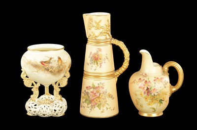 Lot 346 - A ROYAL WORCESTER PORCELAIN URN CIRCA 1890, A ROYAL WORCESTER CONICAL JUG AND A ROYAL WORCESTER FLAT-BACK JUG CIRCA 1900