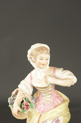 Lot 115 - A CHELSEA/DERBY PORCELAIN FIGURE OF A FRUIT SELLER CIRCA 1770