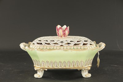 Lot 56 - A 19TH CENTURY SPODE PORCELAIN POT POURRI CIRCA 1820