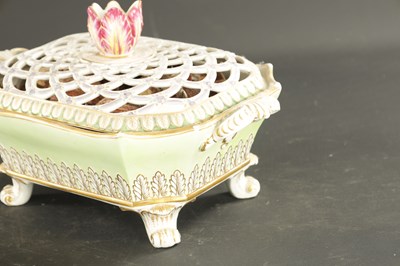 Lot 56 - A 19TH CENTURY SPODE PORCELAIN POT POURRI CIRCA 1820