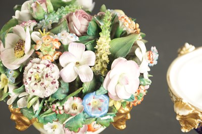 Lot 313 - A LATE 19TH CENTURY STEVENSON AND HANCOCK URN OF FLOWERS