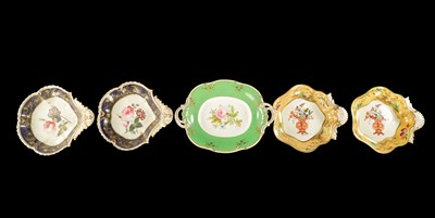 Lot 160 - TWO PAIRS OF EARLY 19TH CENTURY COALPORT SHELL SHAPED DISHES