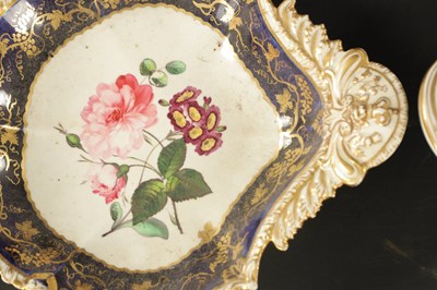 Lot 160 - TWO PAIRS OF EARLY 19TH CENTURY COALPORT SHELL SHAPED DISHES