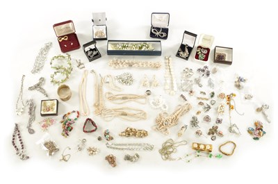 Lot 467 - A LARGE COLLECTION OF VINTAGE COSTUME JEWELLERY