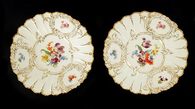 Lot 43 - A PAIR OF 19TH CENTURY LEAF MOULDED MEISSEN CABINET PLATES