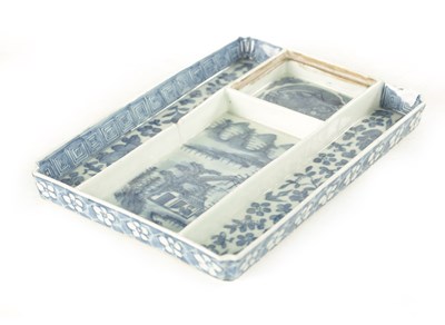 Lot 94 - A 19TH CENTURY CHINESE BLUE AND WHITE PORCELAIN INKSTAND