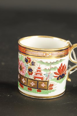 Lot 110 - A SET OF THREE FLIGHT BARR AND BARR COFFEE CANS DECORATED IN IMARI PATTERN