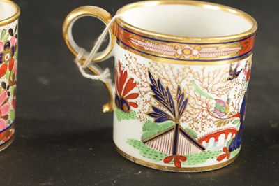 Lot 110 - A SET OF THREE FLIGHT BARR AND BARR COFFEE CANS DECORATED IN IMARI PATTERN