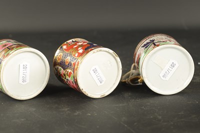 Lot 110 - A SET OF THREE FLIGHT BARR AND BARR COFFEE CANS DECORATED IN IMARI PATTERN