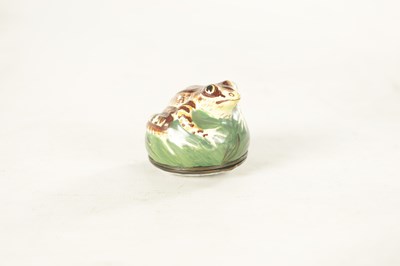 Lot 245 - AN 18TH CENTURY SOUTH STAFFORDSHIRE ENAMEL FROG BONBONNIERE