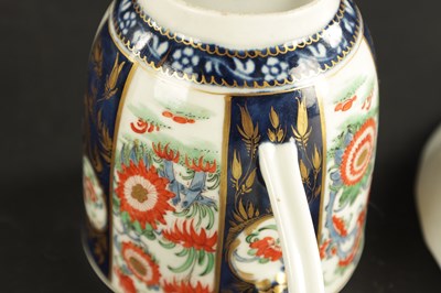 Lot 298 - A WORCESTER PORCELAIN CUP AND SAUCER DECORATED IN THE OLD JAPAN PATTERN CIRCA 1770