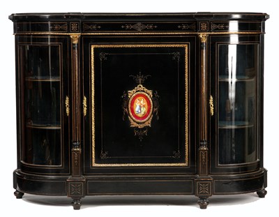 Lot 935 - A VICTORIAN ORMOLU MOUNTED AND GILT LINED...