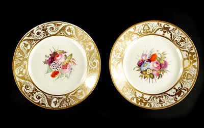 Lot 69 - A PAIR OF DERBY PORCELIAN PLATES PAINTED WITH SPRAYS OF FLOWERS CIRCA 1810