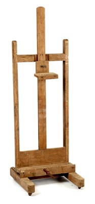 Lot 937 - AN EARLY 2OTH CENTURY OAK EASEL with rack and...