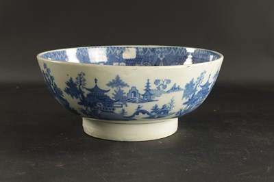 Lot 174 - A LARGE EARLY 19TH CENTURY PEARLWARE BOWL