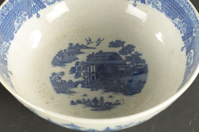 Lot 174 - A LARGE EARLY 19TH CENTURY PEARLWARE BOWL