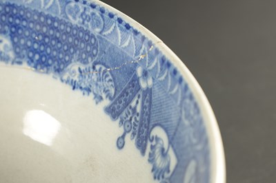 Lot 174 - A LARGE EARLY 19TH CENTURY PEARLWARE BOWL