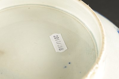 Lot 174 - A LARGE EARLY 19TH CENTURY PEARLWARE BOWL