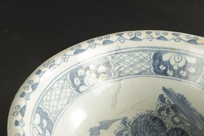 Lot 374 - A MID 18TH CENTURY LIVERPOOL DELFT CHARGER AND A BOWL