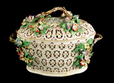 Lot 139 - A WORCESTER PORCELAIN CHESTNUT BASKET AND COVER WITH ENAMELLED FLOWER DECORATION