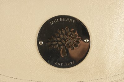 Lot 673 - A MULBERRY CREAM LEATHER DARIA SHOULDER BAG
