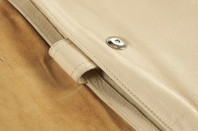 Lot 673 - A MULBERRY CREAM LEATHER DARIA SHOULDER BAG