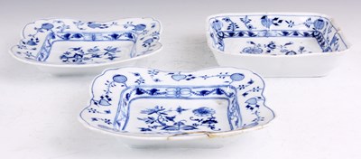 Lot 94 - A PAIR OF MEISSEN SHAPED BLUE AND WHITE...