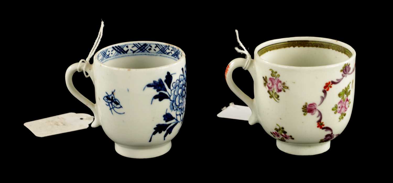 Lot 290 - LOWESTOFT PORCELAIN CUP ENAMELLED WITH FLOWERS AND CUP PAINTED IN BLUE WITH A CHINESE GARDEN SCENE CIRCA 1770