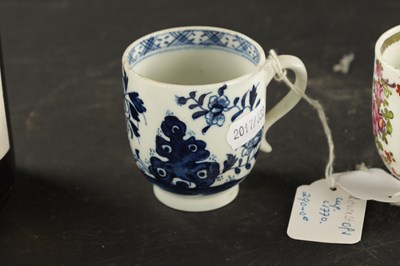 Lot 290 - LOWESTOFT PORCELAIN CUP ENAMELLED WITH FLOWERS AND CUP PAINTED IN BLUE WITH A CHINESE GARDEN SCENE CIRCA 1770