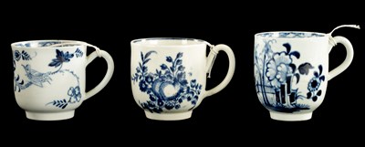 Lot 321 - THREE PIECES OF MID 18TH CENTURY ENGLISH PORCELAIN