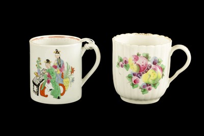 Lot 307 - A WORCESTER PORCELAIN COFFEE CAN PRINTED AND PAINTED WITH CHINESE FIGURES