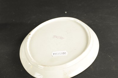 Lot 90 - A MID 18TH CENTURY CAUGHLEY PORCELAIN CREAM JUG AND A WORCESTER PORCELAIN TEAPOT STAND