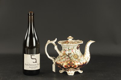 Lot 138 - A COALPORT TYPE PORCELAIN TEAPOT CIRCA 1840