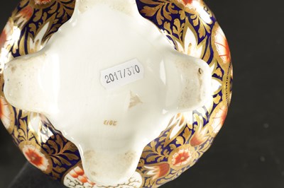 Lot 138 - A COALPORT TYPE PORCELAIN TEAPOT CIRCA 1840