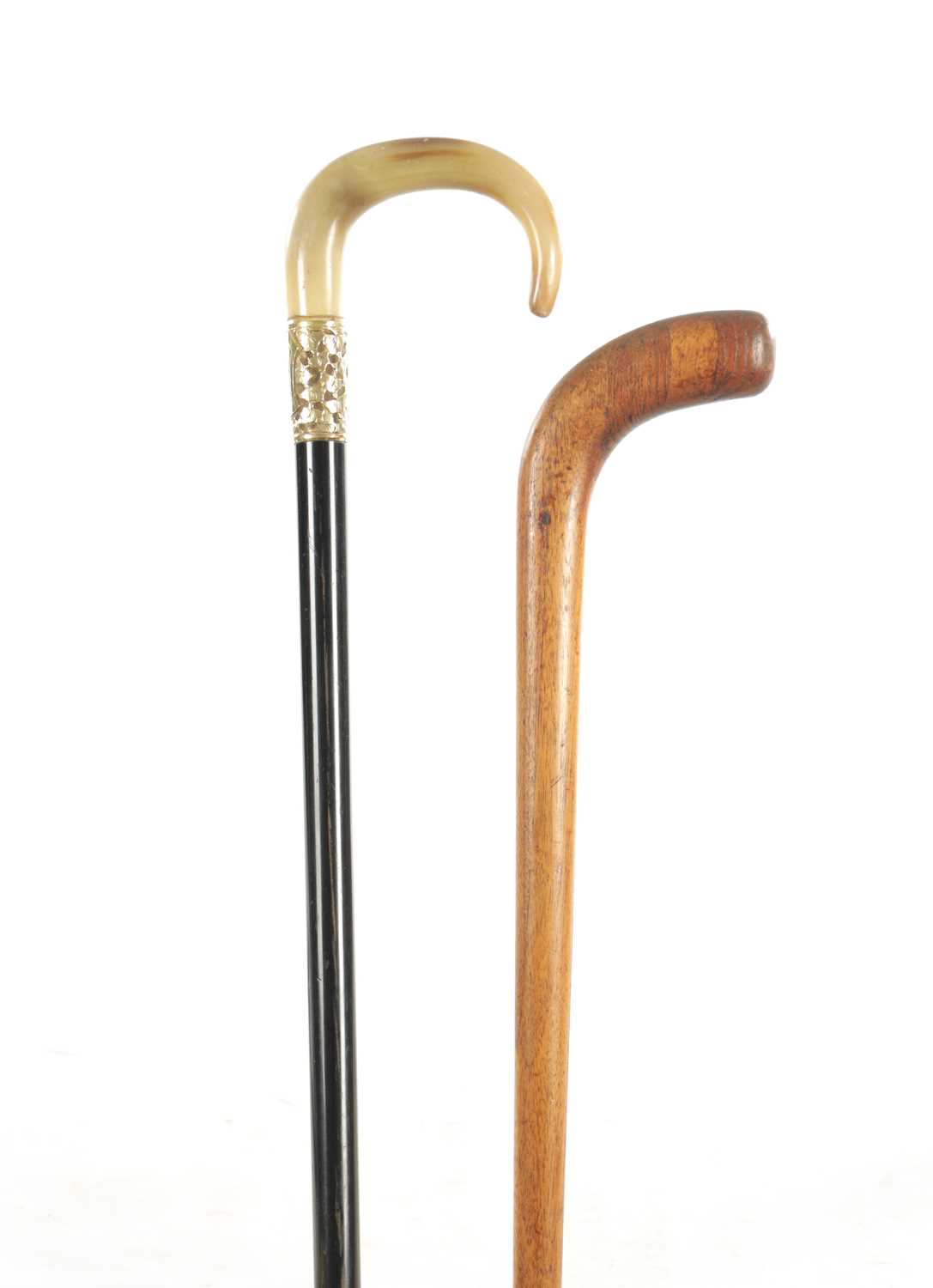 Lot 446 - A GEORGE V HORN HANDLED EBONISED WALKING STICK