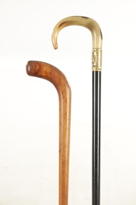 Lot 446 - A GEORGE V HORN HANDLED EBONISED WALKING STICK