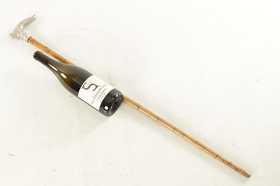 Lot 455 - A LATE 19TH CENTURY ART NOUVEAU CONTINENTAL 800 HALLMARKED SILVER MOUNTED WALKING STICK