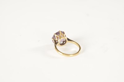 Lot 256 - AN 18CT GOLD AND AMETHYST RING